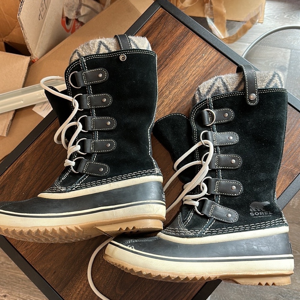 Sorel mid calf lace up snow boots